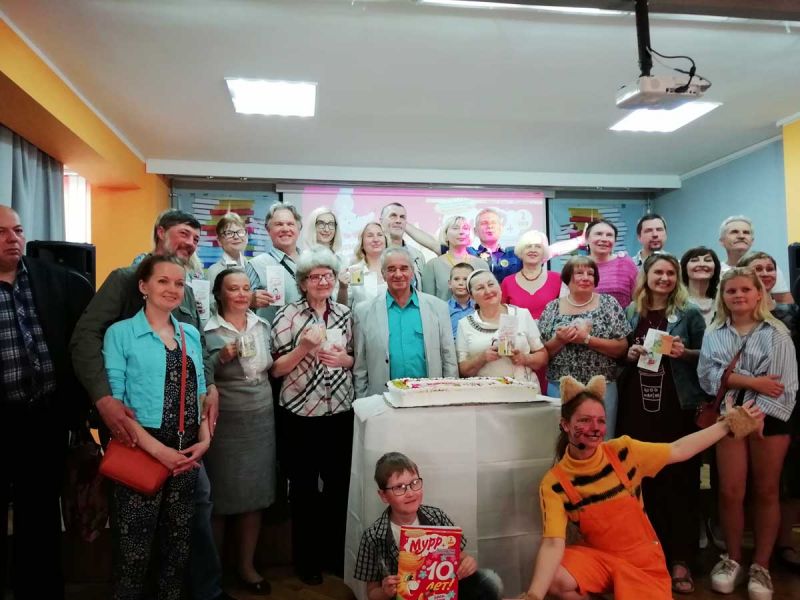 Успехов тебе, Именинник! Фото на память