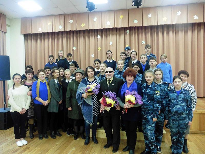 Фото на память с учащиемися в пос. Свобода